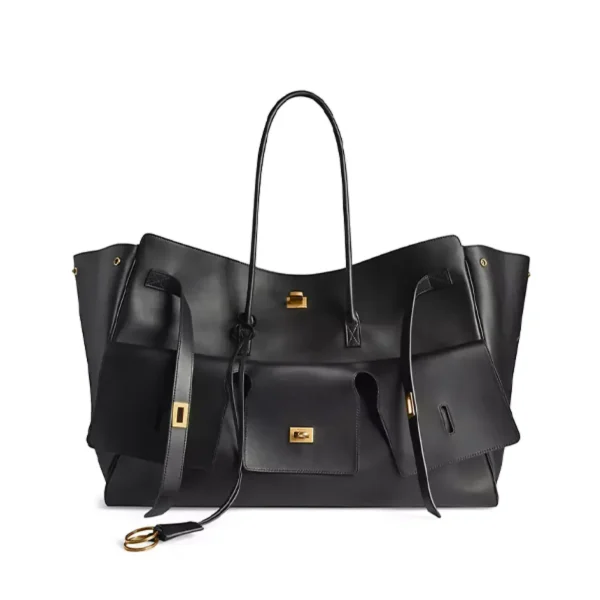 حقيبة بالنسياغا Carry All بحامل كتف لون اسود وذهبي