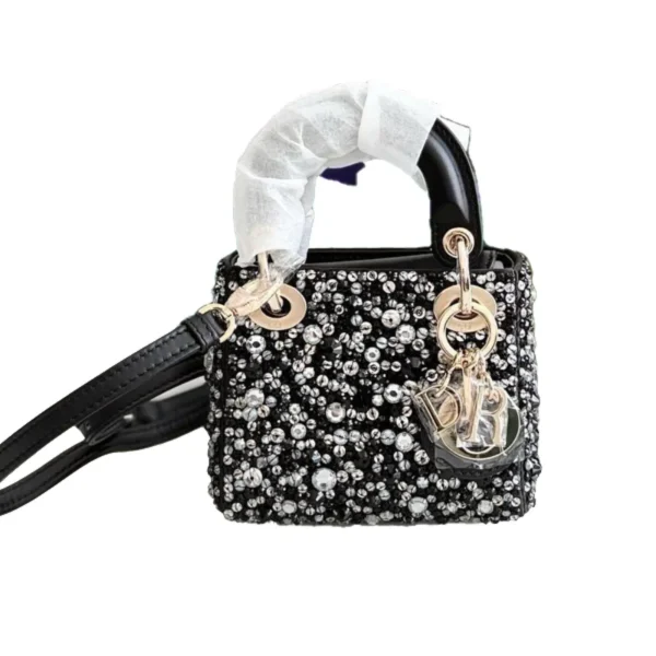 حقيبة يد ميني ديور بمقابض علوية وحامل كتف لون اسود مزينة بستراس ابيض