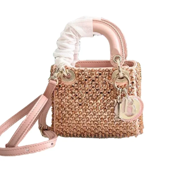 شنطة صغيرة جدا ديور بمقابض يد وحامل طويلة مزينة بستراس لون سومو