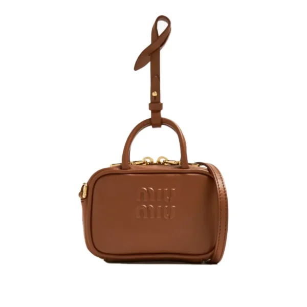 حقيبة بيو جلدية صغيرة ميوميو مايكرو بلون عسلي