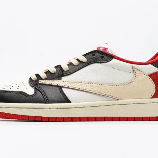 حذاء ترافيس سكوت إكس إير جوردان 1 لو - شيكاغو بولز