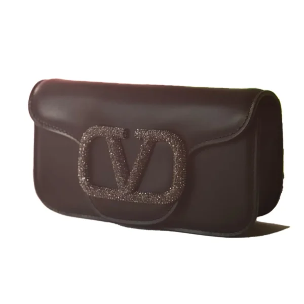 كلتش فالانتينو جلدي أنيق بشعار الماركة لون بني